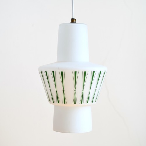 Suspension opaline scandinave