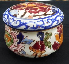 Bonbonnière en Gien décor pivoine diamètre 11.5cm, hauteur hors tout 7.5cm,