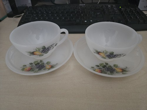 Tasses sous tasse - et,