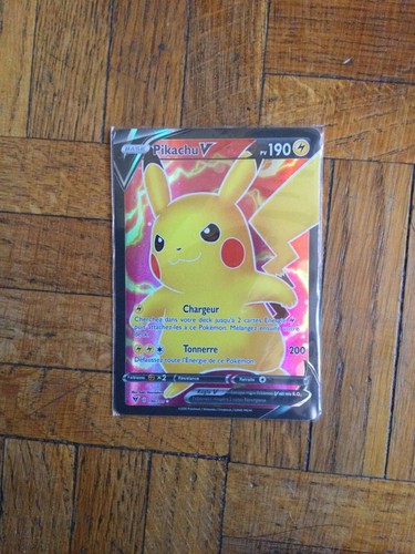 Carte pokémon pikachu - pokémon, v