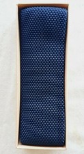 Cravate en tricot bleu marine
