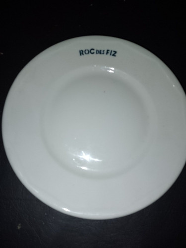 Très rare assiette roc - très,