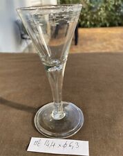 VERRE A PIED du XVIII ème SIECLE gravé  14.4 cm