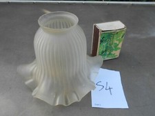 S4. Ancienne tulipe en verre forme florale pour lustre ou applique 