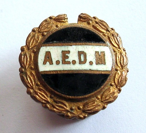 Ancien insigne boutonnière
