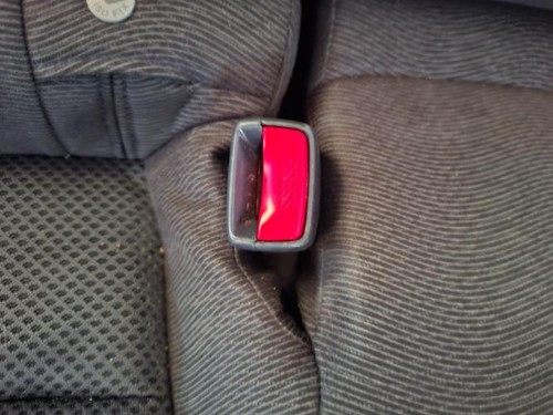 Attache ceinture arriere - , droit