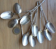 Dix petites cuillers à moka