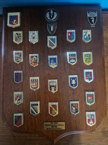 Tableau insignes pucelles - tableau, d’insignes/pucelles