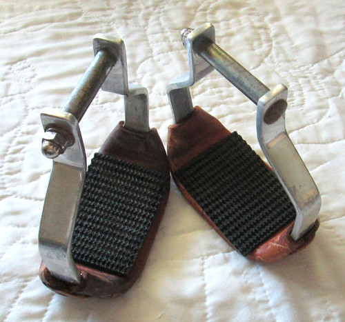 Circle western stirrups 2 - 6",