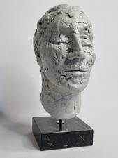 Buste masculin en argile