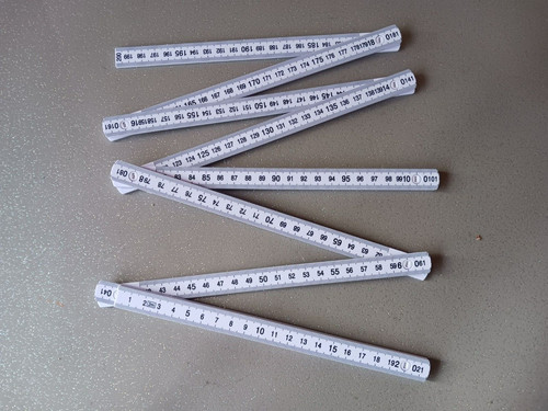 Double mètre pliable pour