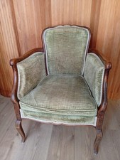 Fauteuil bergère style Louis XV en velours vert, excellent état.