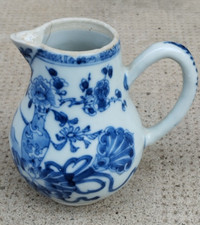 ancien pot a lait porcelaine bleu blanc chine ?chinese teapot white blue