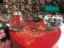 2 SULFURES PRESSE PAPIER "POIRE" et "TOMATE"