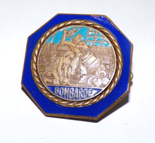 INSIGNE MILITAIRE BOMBARDE /