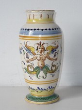 Vase ancien à décor grotesques ange -  Nevers ? Moustiers ?