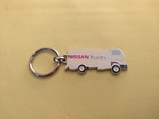 ANCIEN PORTE CLÉS ÉMAILLÉ CAMIONS NISSAN TRUCKS (DATSUN RENAULT JAPON)