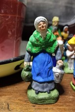 Santons de provence La porteuse d'eau. du village 9 cm...