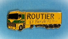 1 PIN'S / SEMI-REMORQUE " RENAULT AE MAGNUM 500 " ROUTIER ET FIER DE L’ÊTRE !