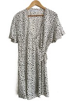 Robe cache coeur blanche et