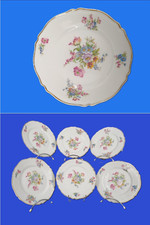 6 ASSIETTES EN PORCELAINE