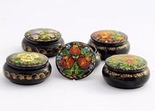 Boîte à bijoux pilules H 3 D 6,5 bois peint main laqué signé artisanat ukrainien