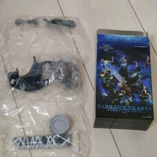 New Kingdom Hearts Formation Arts Cloud Figurine Square Noir & Blanc ver z2