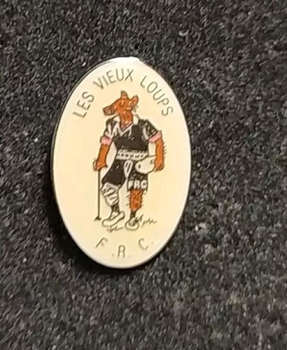 Rare pins rugby - rare,