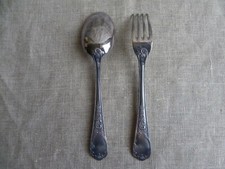 COUVERTS EN MÉTAL ARGENTÉ -