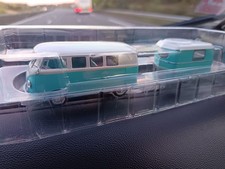 Volkswagen Combi Avec Caravane