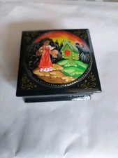 Petite Boite En Laque Peint