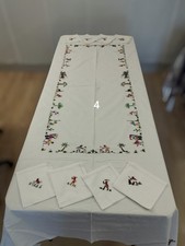 JOLIE NAPPE DE TABLE BLANCHE
