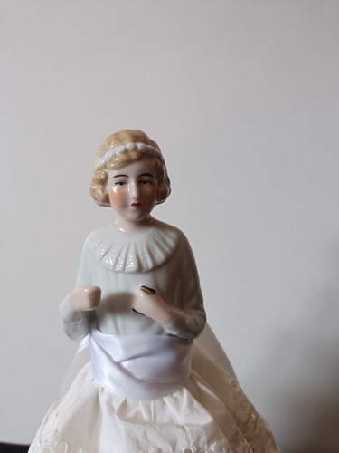 Grande demi figurine - grande,