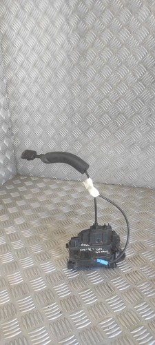Serrure fermeture porte avant