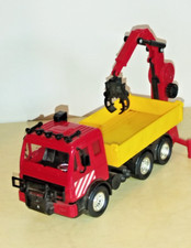 CAMION 6 ROUES à ridelles  avec GRUE Mobile - style TATRA  1/43è env  plastique