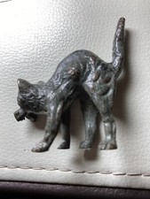Chat ancien en bronze avec