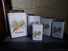 Anciennes boîtes en tôle à