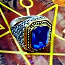 Bague bénie métaphysique