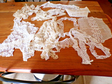 Lot de dentelles anciennes ( métrages, parures, tours de napperons, chutes ... )