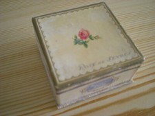 Boite de poudre de riz, Rose