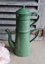 ANCIENNE PETITE CAFETIERE EMAILLEE MOUCHETEE VERTE
