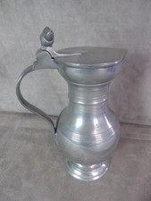 JOLI PICHET de 0,5L avec couvercle, en étain.