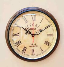 Horloge murale de style ancien