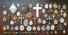 BBL1 Lot médailles religieuses anciennes pendentifs broches bracelet... 