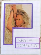 AUTOGRAPHE DE KATIA TCHENKO SUR COUPURE DE PRESSE COLLEE SUR BRISTOL 15 x 21 cm
