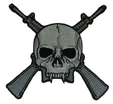SKULL AND CROSSED M16 RIFLES
