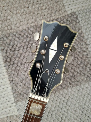 Ancienne guitare électrique - ancienne,