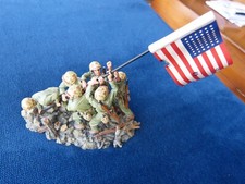 King & Country - World War II. 2eme levée du Drapeau à Iwo Jima. 6 figurines.