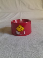 Petit Cendrier vintage en plastique rouge Winfield Années 1980 Bar Bistrot