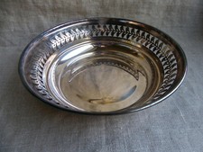 CORBEILLE EN MÉTAL ARGENTÉ -